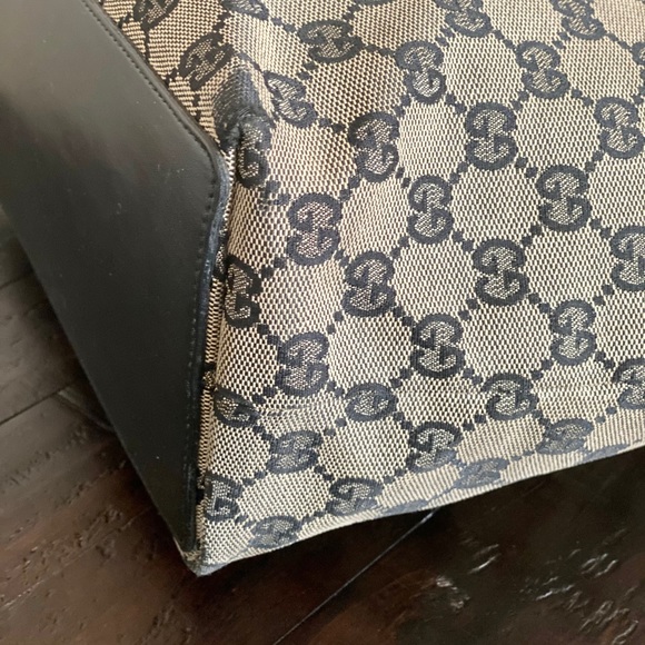 ❌❌SOLD❌❌ Authentic Gucci Tote bag - Picture 10 of 15